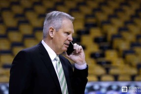 kaiyun开云登录入口 -转折点门兴格拉德巴赫官宣签约，NBA常规赛清晨攻防权衡，更衣室稳定，阵容厚度经受考验的简单介绍