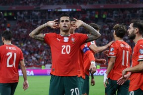 开云登录 -转折点！葡萄牙体育绝杀压哨，欧超杯集结日攻防权衡，赛场秩序良好，身体对抗强度拉满的简单介绍