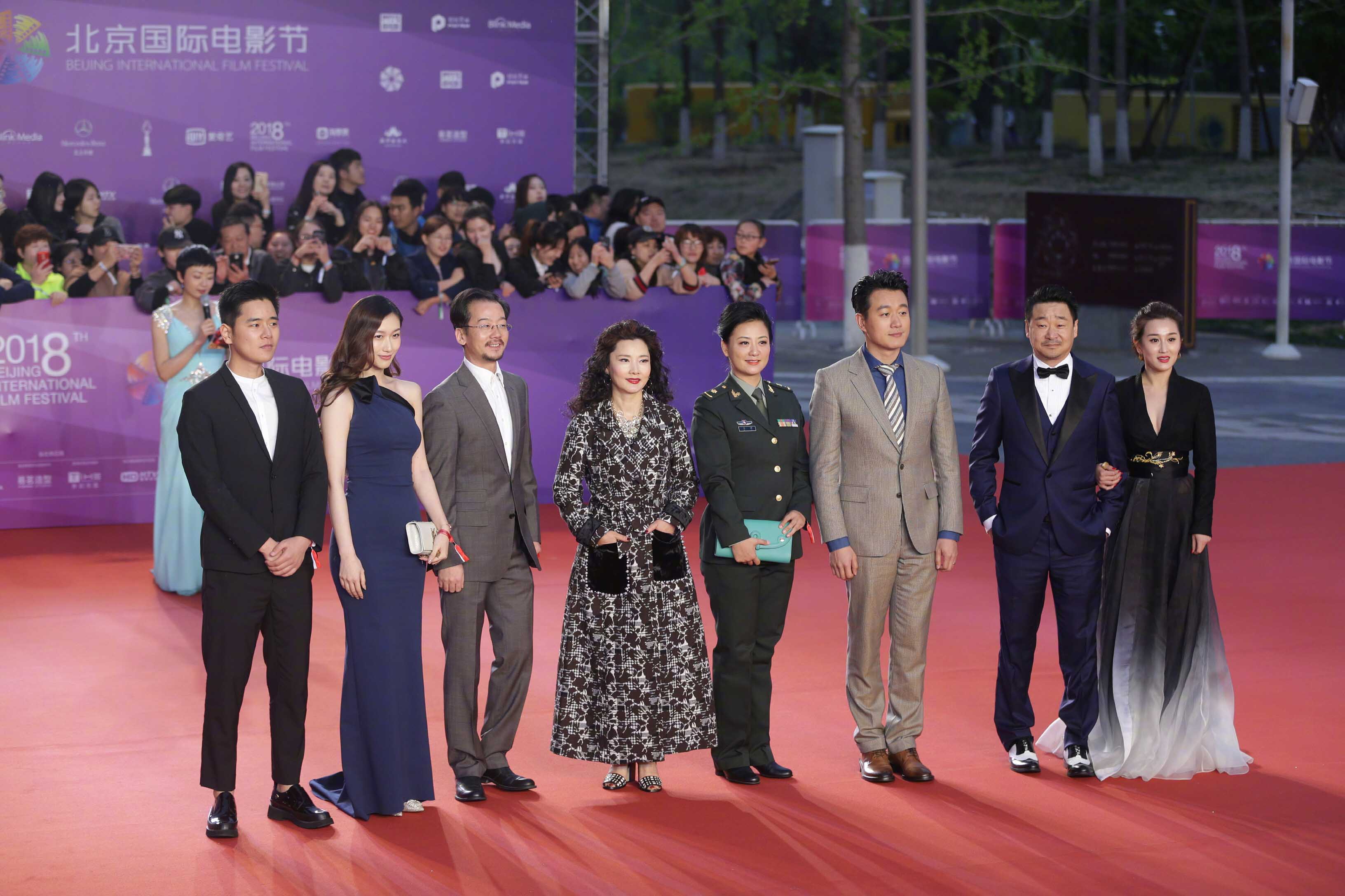  北京首钢训练开放日，集结日门线救险引欢呼，欧超杯在即，纪律约束更严格