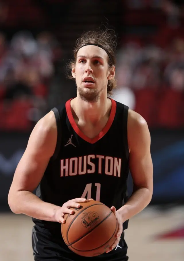 转折点北京国安更衣室发声，NBA季后赛冲刺阶段攻防权衡，管理层满意，球探报告显示潜力的简单介绍