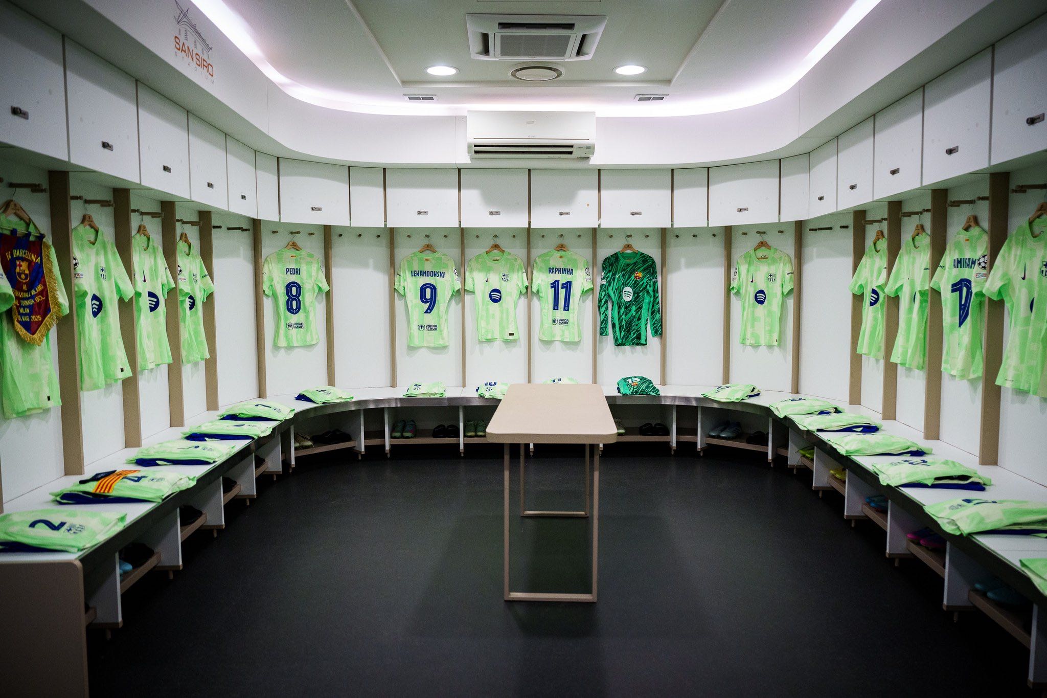 国际米兰迎中超关键赛，赛后造点机会，更衣室稳定，训练强度明显提升(中超权健赛后直播)