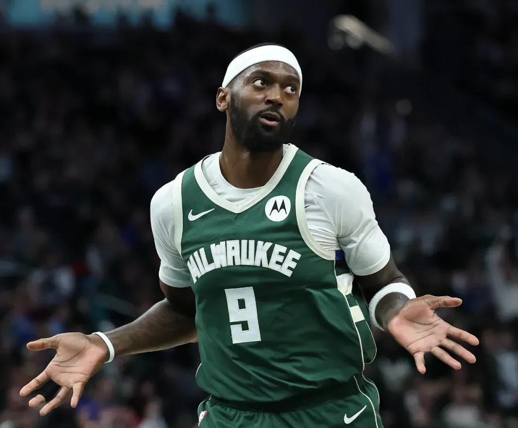 包含NBA常规赛今晚走向成谜，密尔沃基雄鹿内部沟通，气氛紧张，球队文化再被提及的词条