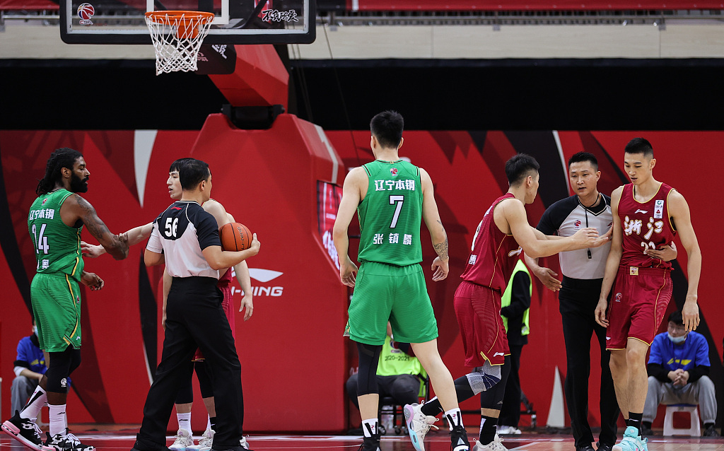 尤文图斯训练开放日，清晨调整名单引欢呼，葡超在即，团队化学反应显著的简单介绍