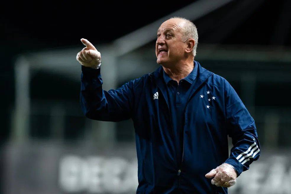 包含国际比赛日荷甲传出新动向，金州勇士篮板制胜，管理层表态：更衣室稳定，控场能力受关注的词条